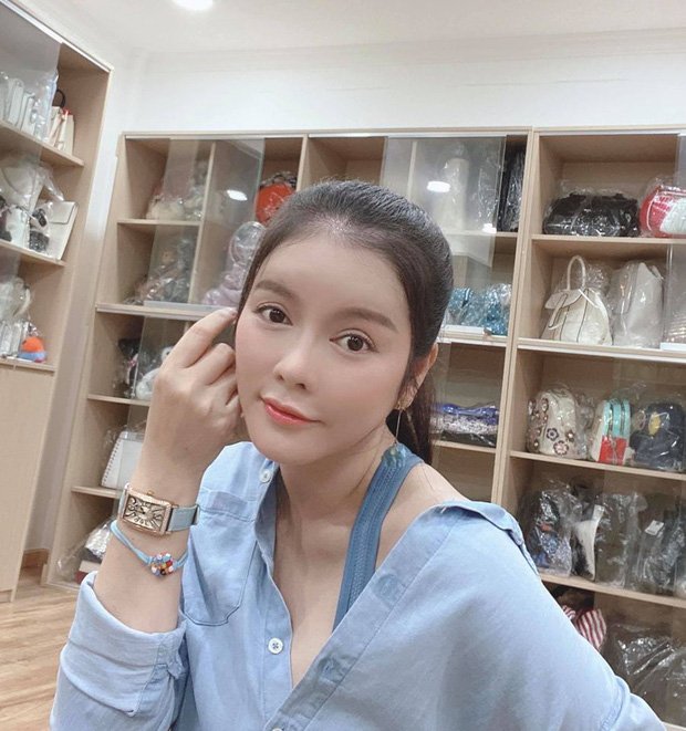 Khi tham gia một chương trình, Lý Nhã Kỳ chia sẻ về thói quen mua đồ hiệu của mình. Cô nói: 