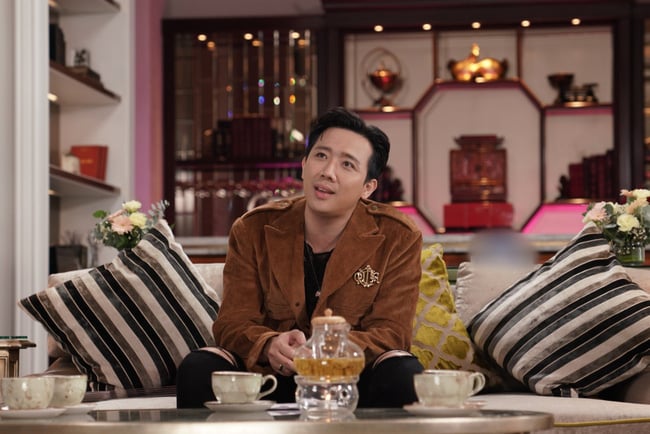 Cuộc trò chuyện của các nghệ sĩ khiến khán giả thích thú.