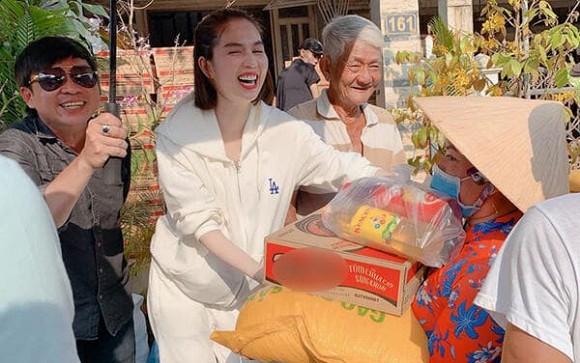 Ngọc Trinh vẫn luôn hăng hái trong các hoạt động thiện nguyện.