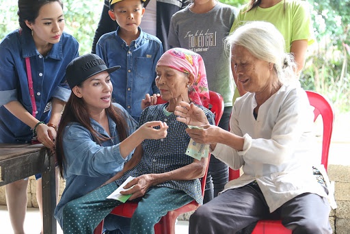 phi-nhung-len-tieng 2
