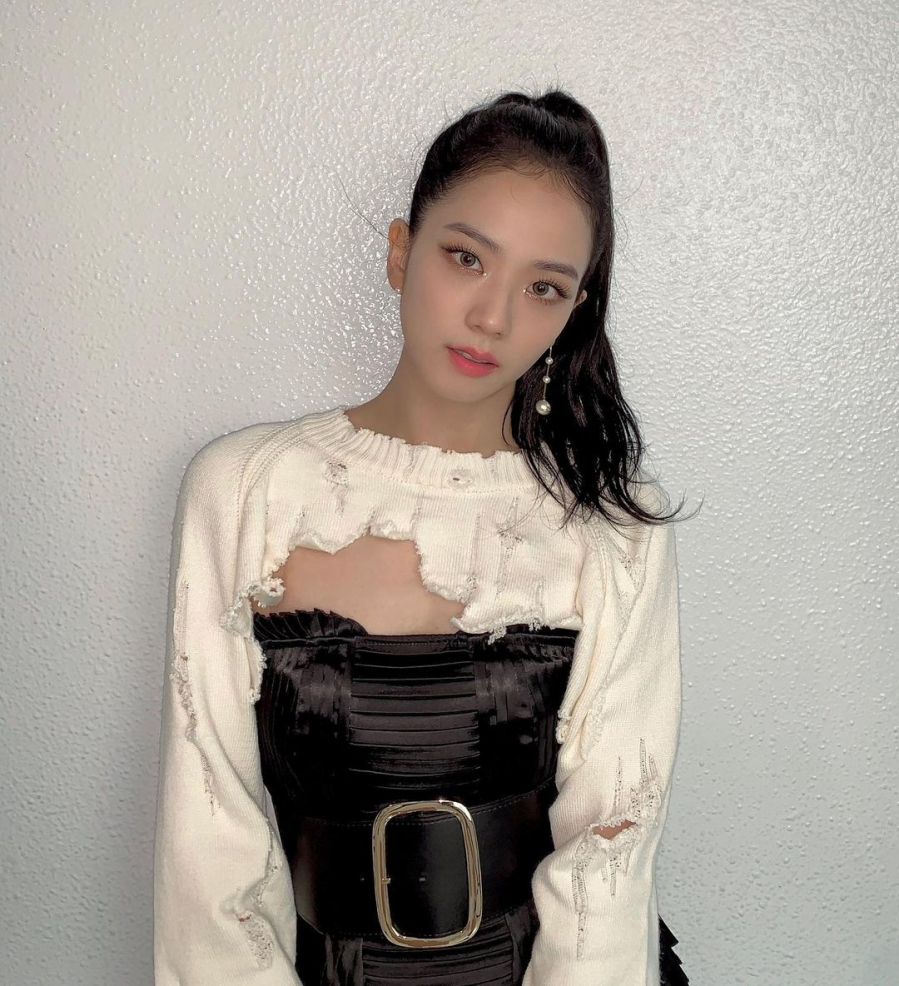 Tóc đuôi ngựa vổng cao cá tính sắc sảo đậm chất girl-crush