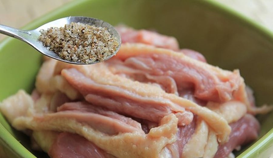 Dùng muối rượu trắng khử mùi