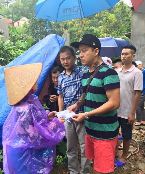 Tuấn Hưng vẫn luôn tích cực làm từ thiện nhiều năm qua.
