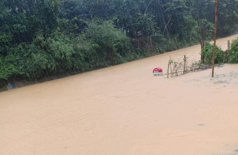 Giao thông bị chia cắt