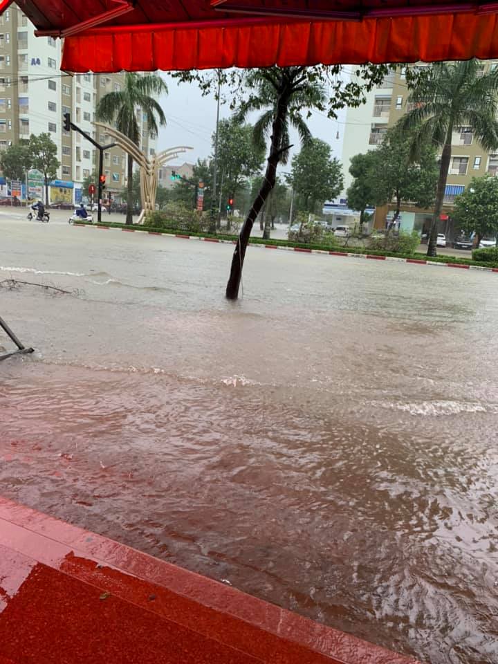 TP. Vinh chìm trong biển nước