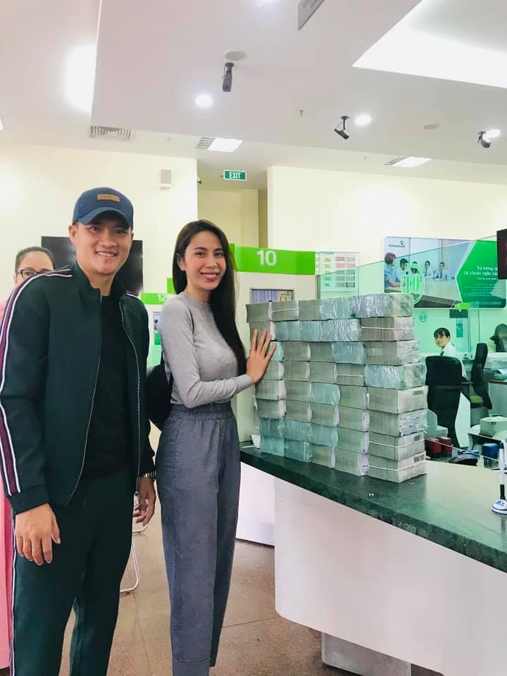 cong-vinh-nhan-tin-thuy-tien