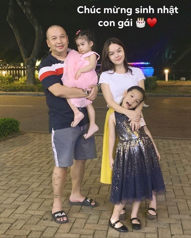Phạm Quỳnh Anh cùng Quang Huy mừng sinh nhật Tuệ Lâm năm ngoái.