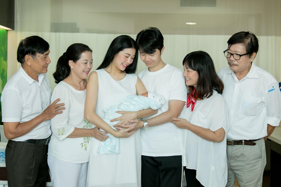 thuy-van-sinh-con