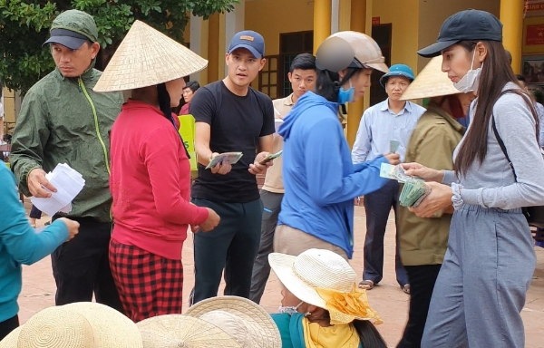 cong-vinh-buc-xuc 1