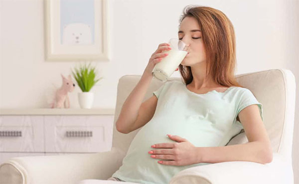 Mẹ bầu uống sữa tốt cho em bé giúp ngủ ngon
