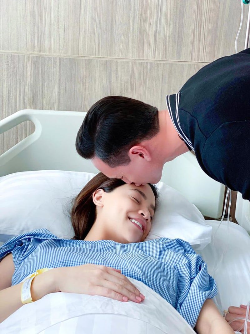 Ngay khi sinh con không lâu, phía Hồ Ngọc Hà đã phải gửi đơn kiện một cửa hàng bán đồ trẻ em vì sử dụng hình ảnh quảng cáo trái phép 