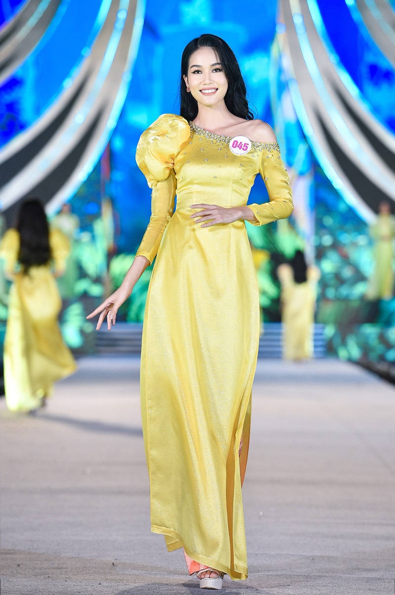 NGUOI DEP DU LICH_HOA HAU VIET NAM (10)