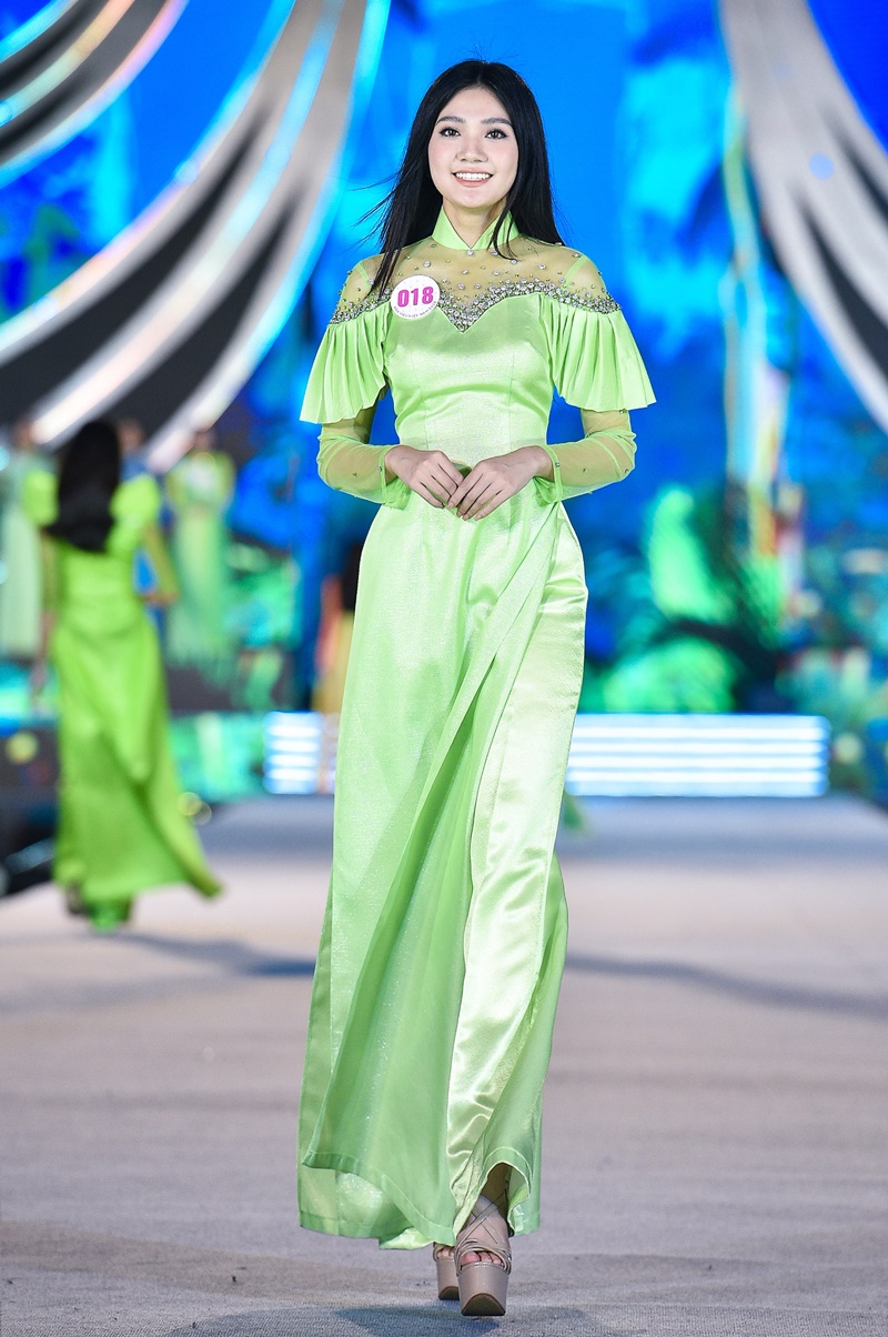 NGUOI DEP DU LICH_HOA HAU VIET NAM (17)