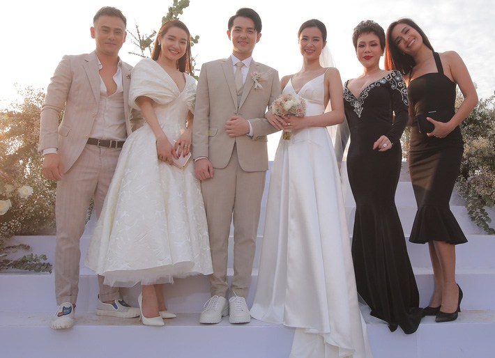 nha-phuong-mac-vay-di-cuoi 1