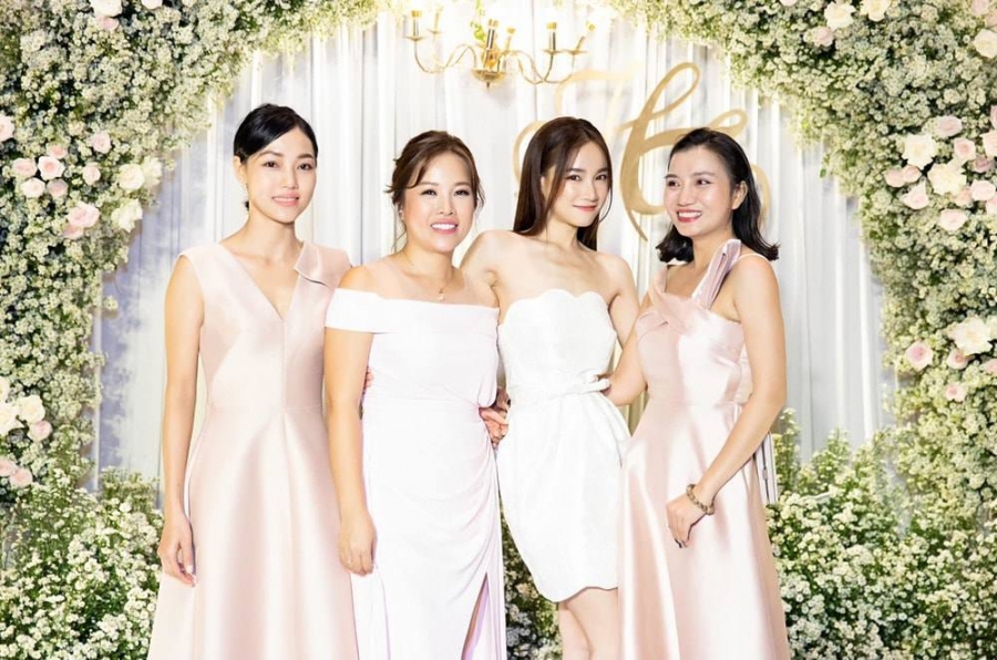 nha-phuong-mac-vay-di-cuoi 3