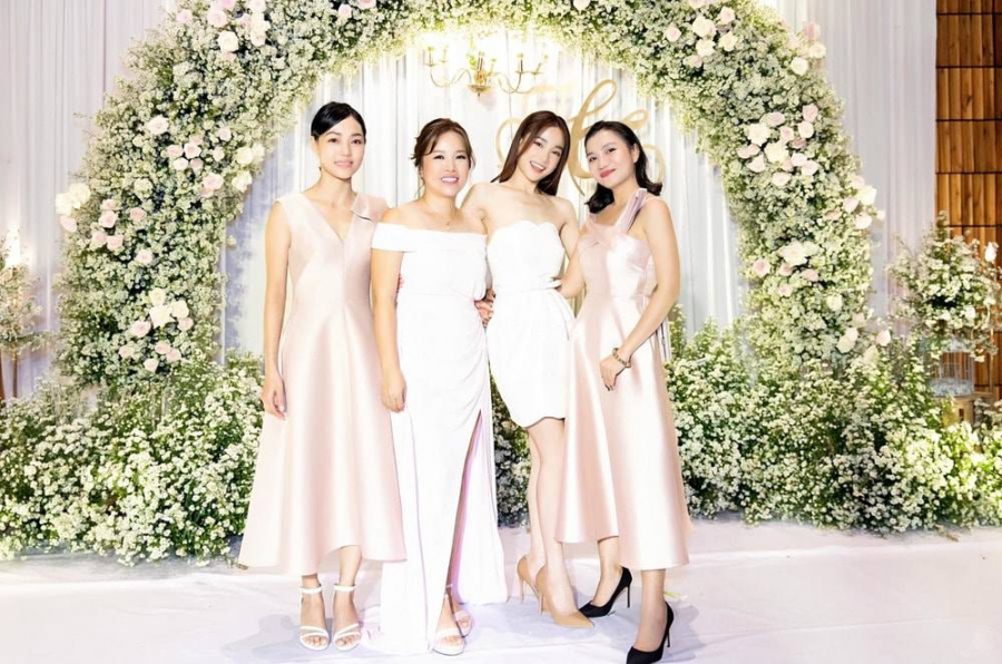 nha-phuong-mac-vay-di-cuoi 4