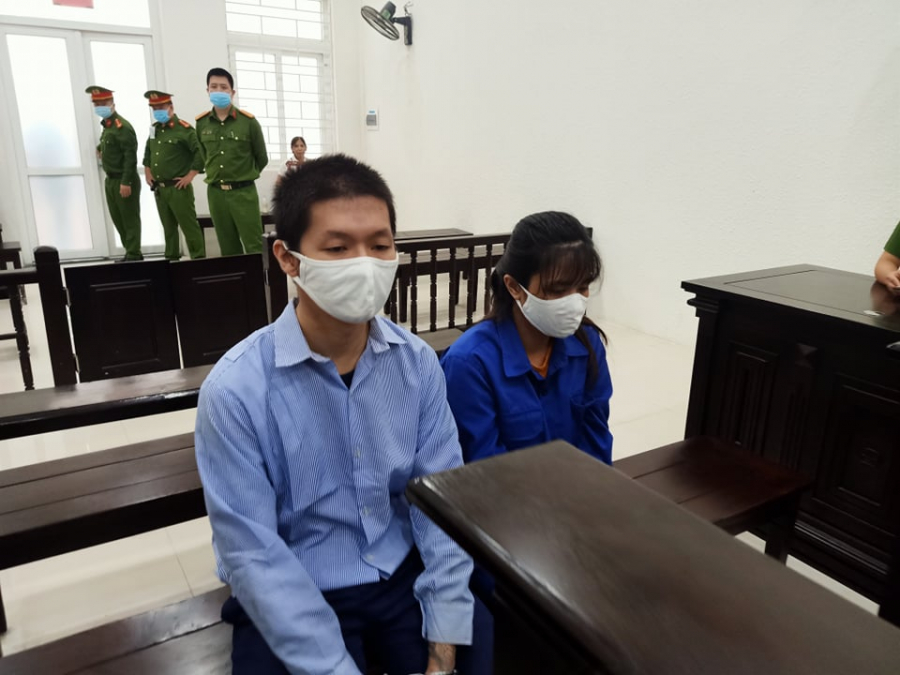 Hai bị cáo trước vành móng ngựa