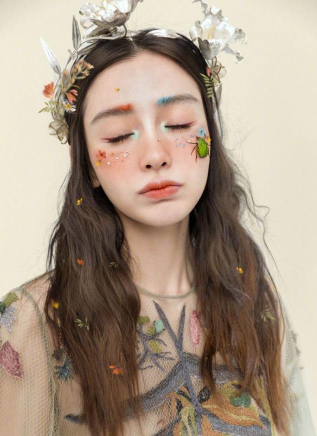 Nhìn diện mại này của cô ai dám nghĩ cô đã 31 tuổi và đã có 1 cậu con trai rồi chứ