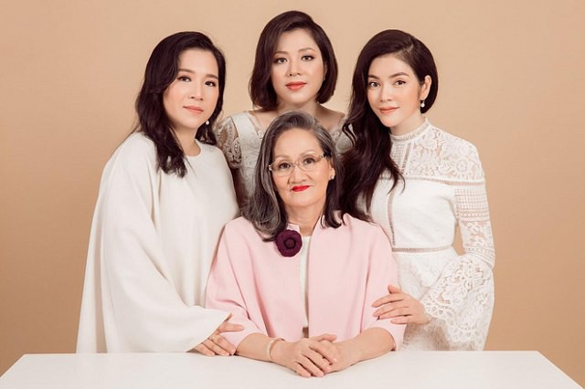ly-nha-ky-mua-han-nha-tai-singapore-huy-tham-gia-cannes-de-chua-benh-cho-me-suot-6-nam-e1d-5390908