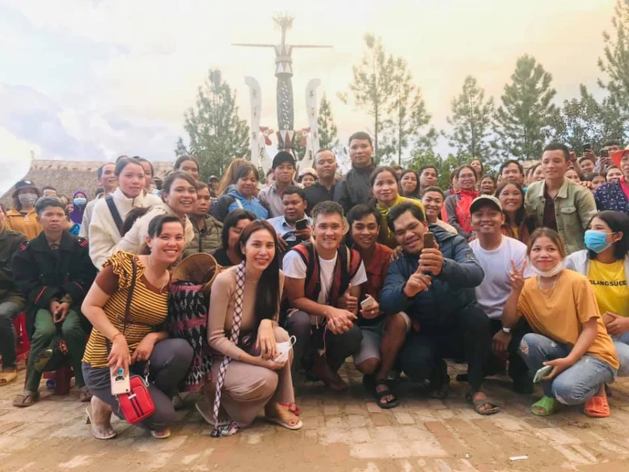 Tối qua (22/11), trên trang cá nhân của mình, Thủy Tiên thông báo cô và cả đoàn đã chính thức kết thúc hành trình viện trợ miền Trung. Trong 40 ngày, cả đoàn đã cố gắng hết sức mình đến tận nơi, trao qua tận tay, giúp đỡ rất nhiều cho bà con vượt qua hoàn cảnh khó khăn cấp bách. Thủy Tiên cũng hứa hẹn sẽ sao kê toàn bộ số tiền cô đã sử dụng trong thời gian qua, công khai trên trang cá nhân để các mạnh thường quân nắm rõ được tình hình.