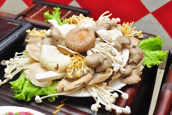 4-mon-ban-nhat-trong-nha-hang-lau-03