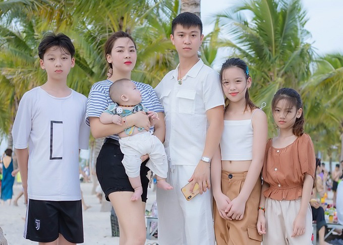 Cậu con trai riêng của chị Trang cũng rất yêu quý chú Nhật, dù ít khi có cơ hội tiếp xúc (Ảnh nhân vật cung cấp)