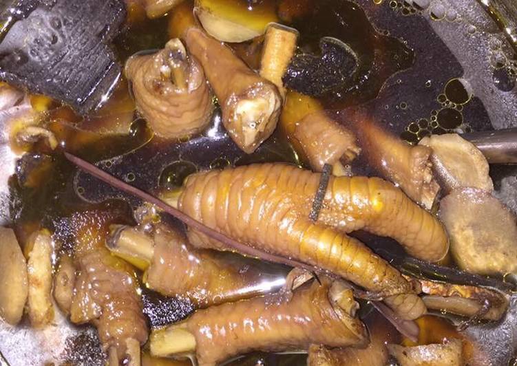 Chân gà hầm thuốc bắc ngon cực phẩm