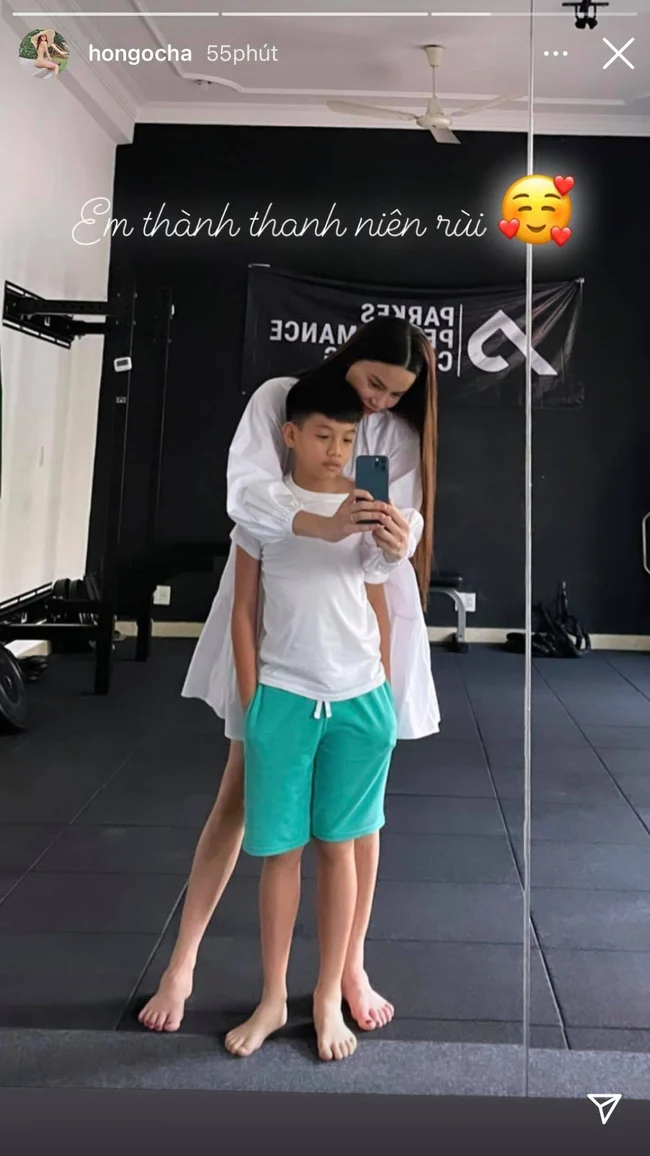 Hồ Ngọc Hà đăng tải hình ảnh cùng con trai cả. Dù bận rộn chăm 2 con sinh đôi nhưng nữ ca sĩ vẫn thường xuyên quan tâm đến Subeo. Nhiều người chợt nhận ra rằng Subeo đã rất cao lớn. Bởi cách đây một năm cậu bé còn khá khiêm tốn về chiều cao, ngoại hình còn bé nhỏ. Chính Hồ Ngọc Hà cũng phải nhận xét: 