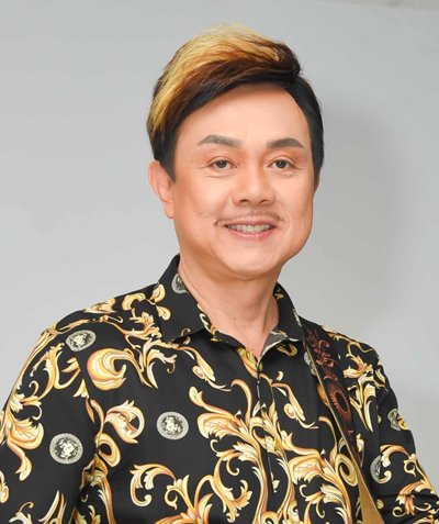 Chiều nay, quản lý cũ của Chí Tài xác nhận nam danh hài đã qua đời sau khi bị đột quỵ. Thông tin này khiến nhiều khán giả vô cùng thương tiếc. “Các bác sĩ đã hết lòng cứu chữa nhưng anh không thể qua khỏi. Anh em nghệ sĩ đều sốc và đau lòng trước sự ra đi của anh Tài”. Quản lý cũ của Chí Tài cho biết thêm, trước đó, anh Chí Tài vẫn tham gia khai máy một bộ phim.