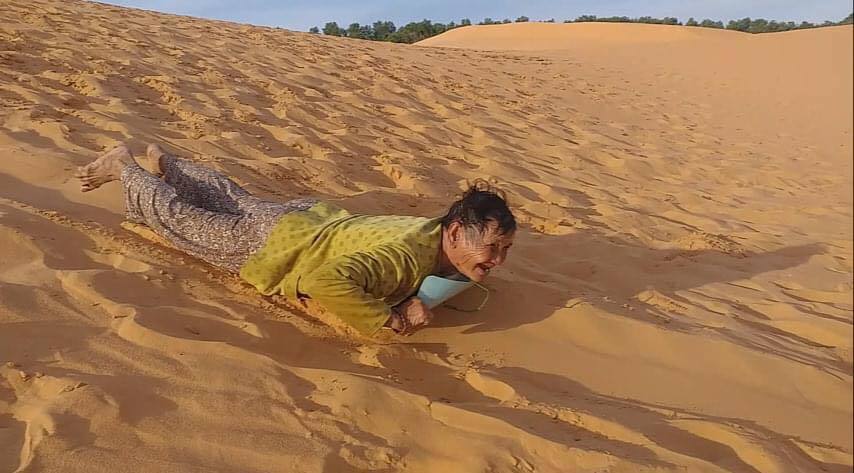 Phong thái, động tác trượt ván điêu luyện của cụ Năm