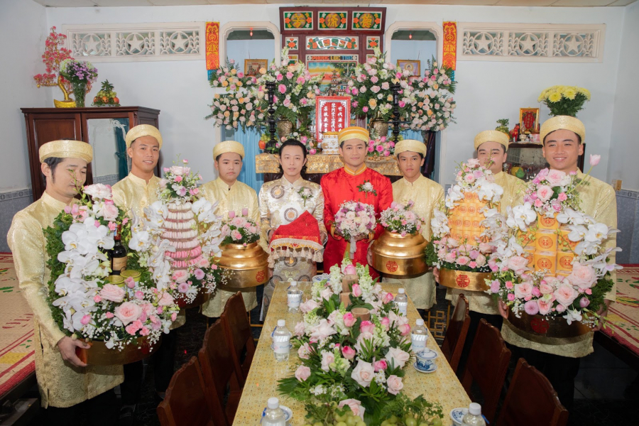 Quý Bình và nhà trai chuẩn bị sang nhà gái.