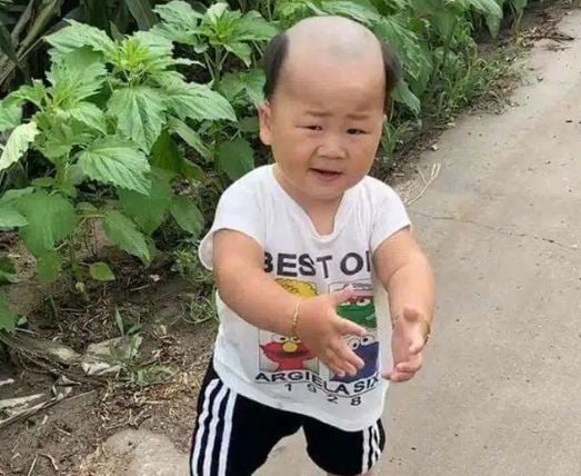 Trông đứa trẻ cũng có vẻ không hài lòng với Link Vào SHBET88 Mới Nhất mới này.
