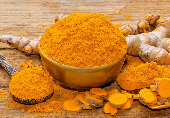 Tinh bột nghệ có màu vàng nhạt, độ mịn cao, mùi thơm dễ chịu so với bột nghệ. Tinh bột nghệ là thành phẩm cuối cùng sau khi đã loại bỏ hoạt toàn chất xơ, tạp chất và tinh dầu làm từ bột nghệ