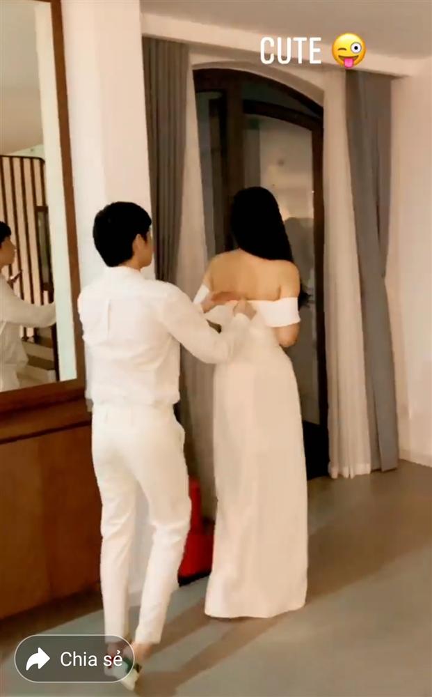 mai-phuong-thuy-vay-ao 1
