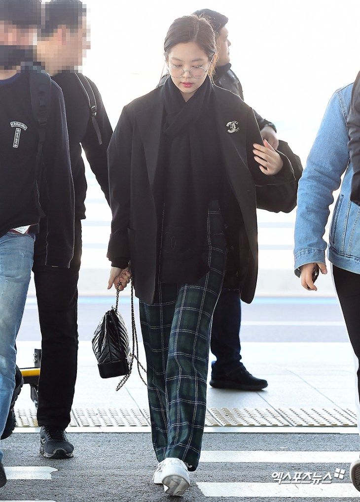 Với Jennie thì cô thích mặc blazer theo phong cách 