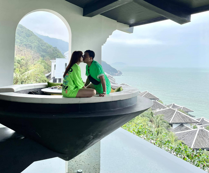 tran-thanh---hari-won-doc-bao-nhieu-tien-de-ky-niem-4-nam-cuoi-a79-5477506