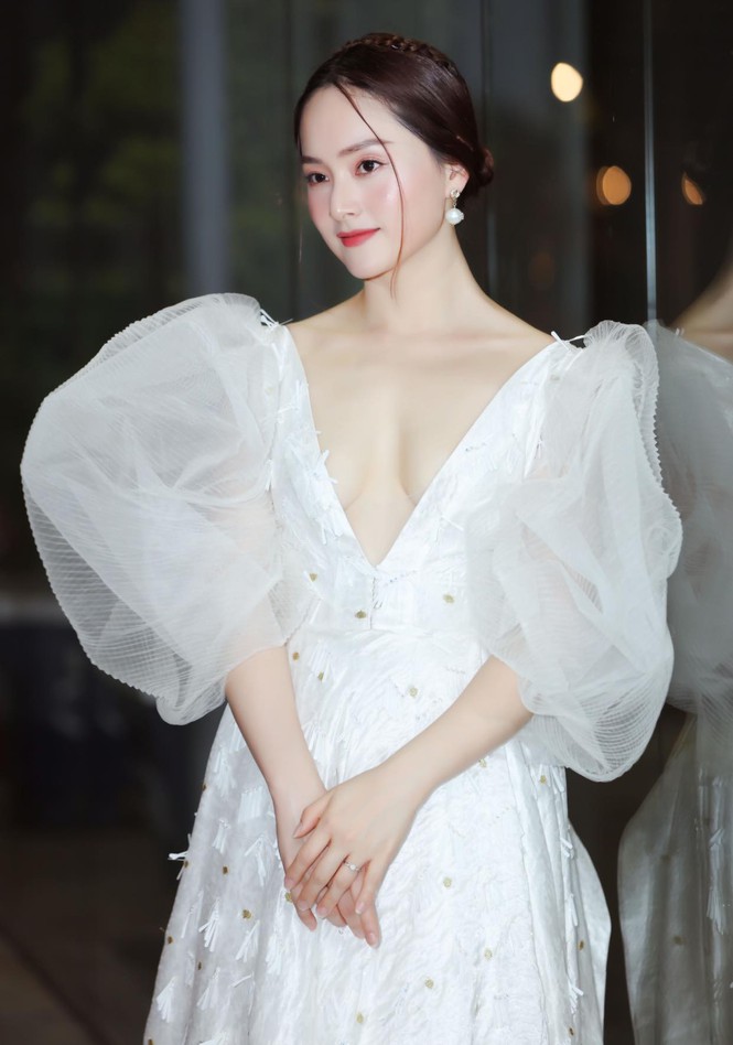 bao-han-lan-phuong-va-dan-sao-viet-nhin-lai-mot-nam-nhieu-bien-dong-vi-covid-19-e98-5482354