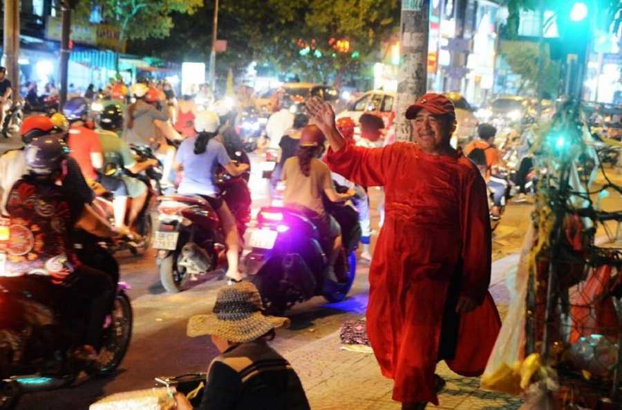 Thấy  chú là thấy Tết