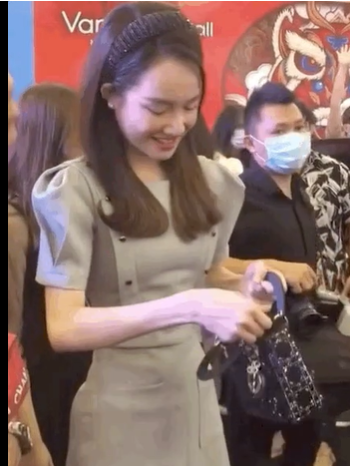 Mới đây, Nhã Phương đã tham dự sự kiện ra mắt phim và lập tức trở thành tâm điểm chú ý. Dù đã là 
