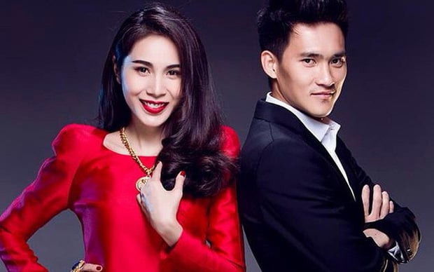 Cặp đôi có Shbet16 chơi game trực tuyến hôn nhân hạnh phúc bên nhau.
