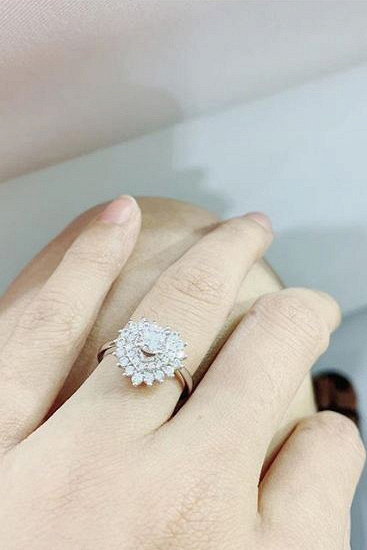 Nhẫn kim cương của Lan Ngọc