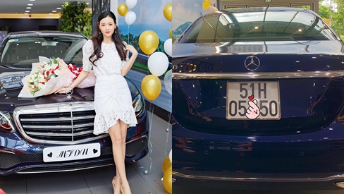 MiDu bên siêu xe của mình