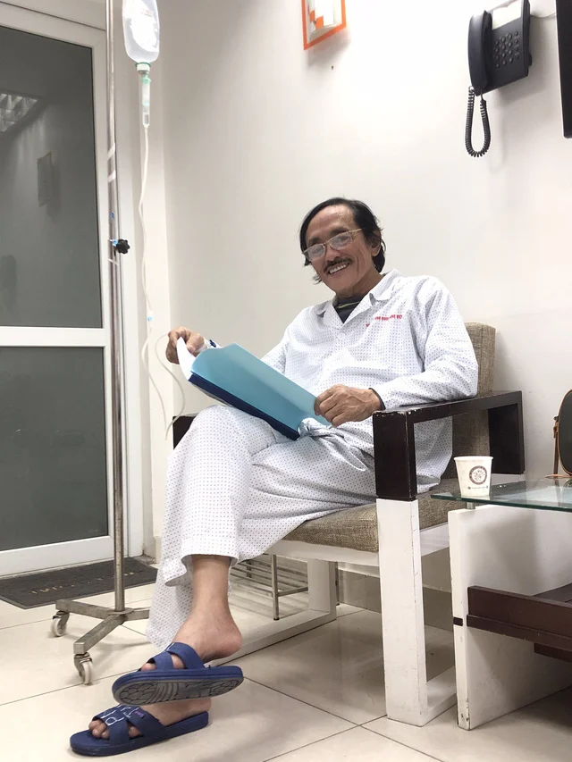 NS Giang còi cho biết: ”Toi rồi, ung thư hạ họng giai đoạn 3. Căn bệnh ung thư của tôi rất khó phát hiện, khi biết được thì cũng là lúc di căn rồi”. NS bị mất tiếng cách đây 1 tuần. Sau khi nhập viện và làm sinh thiết tế bào, ns được chẩn đoán ung thư giai đoạn 3. Nam ns nói: “Bác sĩ đưa ra phác đồ điều trị cho tôi là truyền hóa chất vào thứ 4 hàng tuần. Tổng thiệt hại 60 triệu/lần, tháng 4 lần. Đợt 1 sẽ điều trị hóa chất 2 tháng”. Tuy nhiên, nam ns quyết định không điều trị hóa chất: 