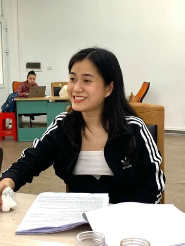NS Chí Trung đã đăng tải hình ảnh Lâm Vỹ Dạ ở hậu trường chương trình Táo Quân 2021. Được biết năm nay cô sẽ đảm nhận một vai diễn trong Táo Quân. Cô đã có mặt để tập luyện cùng ê-kíp. Các nghệ sĩ Táo Quân vẫn đang tích cực tập luyện để hoàn thiện mọi thứ. Được biết chương trình đã ghi hình buổi đầu tiên vào hôm nay. Như vậy, Vân Dung và Lâm Vỹ Dạ là hai nghệ sĩ nữ tham gia chương trình.