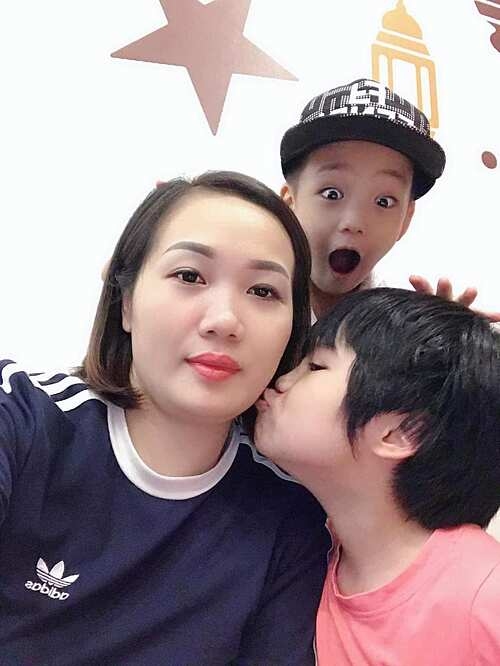 Ba mẹ con chị Huyền, Gia Linh là chị cả