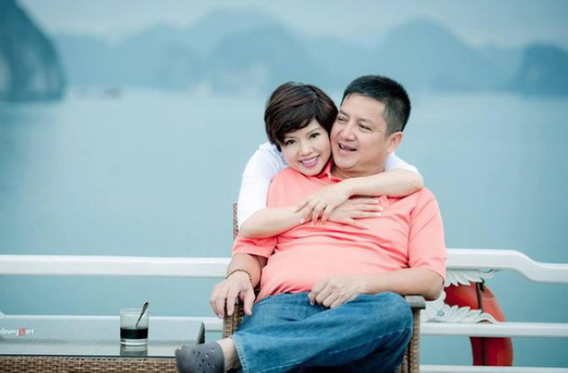 Trong một cuộc giao lưu, Chí Trung đã có chia sẻ về cuộc hôn nhân cũ, anh cho rằng nhiều khi có cố níu kéo nhưng duyên số đã hết thì cũng không thể. Bản thân anh từng nói rõ, cho đến khi ly thân và ly hôn, anh vẫn yêu vợ cũ - nghệ sĩ Ngọc Huyền. NS Chí Trung bày tỏ, nhiều khi chính anh cũng không hiểu vì sao cả hai chia tay dù còn tình cảm với nhau. Bởi, không phải bỗng dưng cả hai có gần 40 năm hạnh phúc bên nhau. Nam nghệ sĩ cho biết, cả hai vợ chồng đều biết mình là người của công chúng và là 'biểu tượng hôn nhân hạnh phúc' của giới nghệ sĩ khi có 6 năm yêu nhau và 32 năm trong Shbet16 chơi game trực tuyến hôn nhân nên từ năm 2016 đã ly thân rồi đến ly hôn đều chọn cách im lặng.