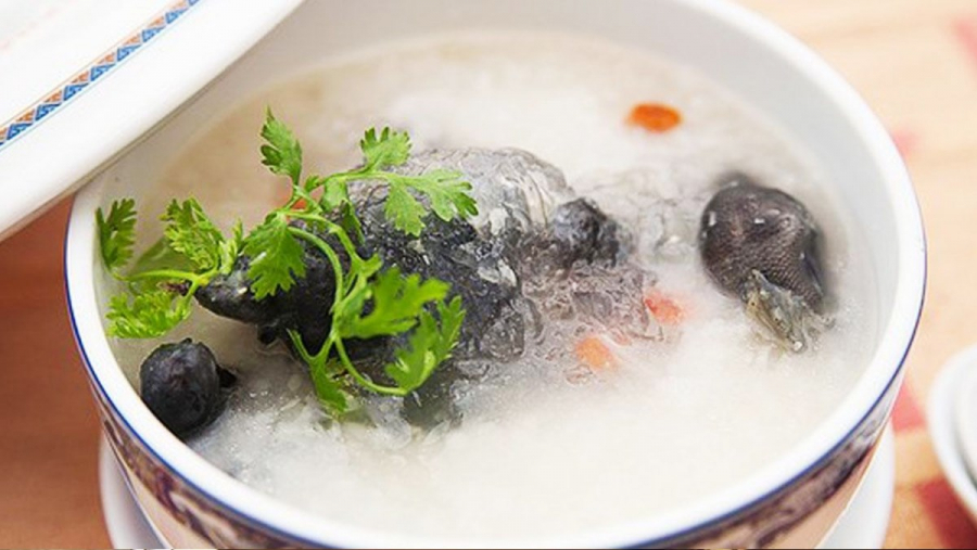 Cháo gà ác hạt sen