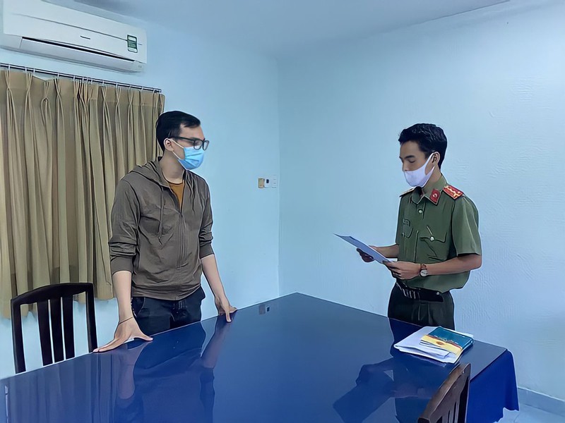 Quyết định tống đạt, khởi tố đối với Dương Tấn Hậu (Ảnh Công an cung cấp)