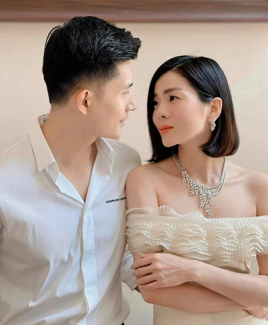 Lâm Bảo Châu đã khoe vừa tặng Lệ Quyên bộ Shbet111 kèo cá cược world cup đắt giá là quà nhân dịp 8/3. Cả hai trao nhau ánh nhìn đầy hạnh phúc, đặc biệt, Lâm Bảo Châu còn công khai nói lời ngôn tình: 