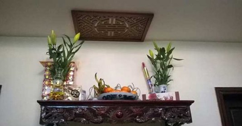 Bàn thờ bị nghiêng nên thận trọng